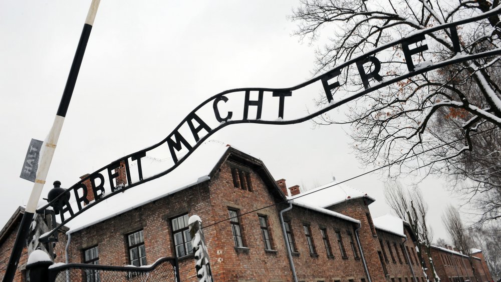 auschwitz entrance