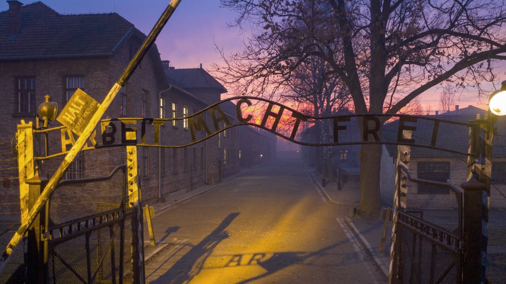 auschwitz entrance