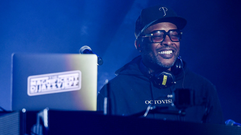 Jazzy Jeff onstage with laptop