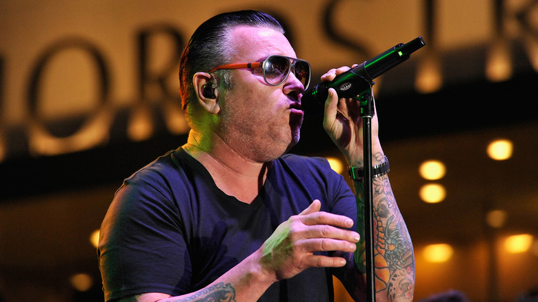 Steve Harwell singing