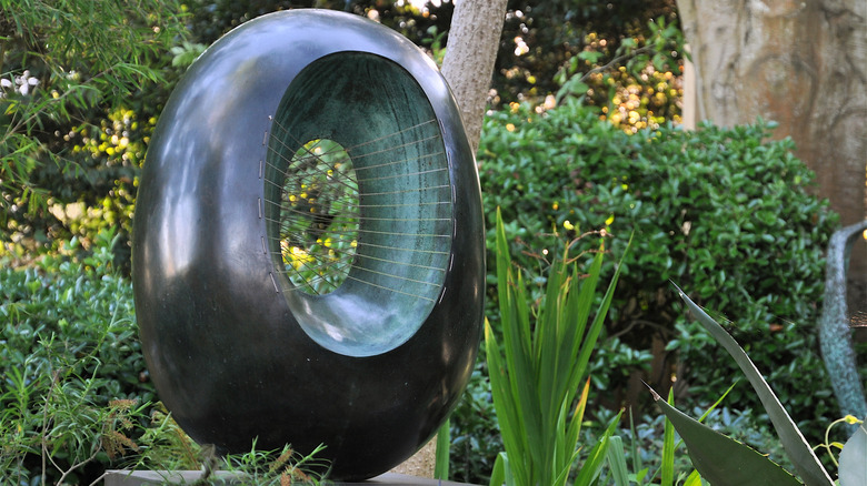 Barbara Hepworth scupture