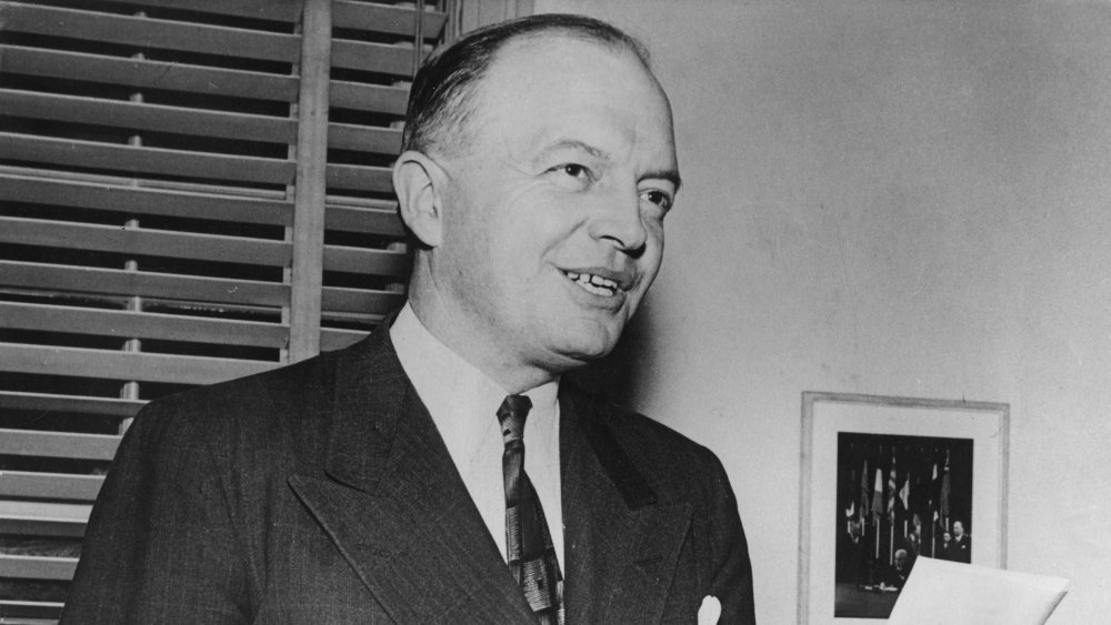 Harold Stassen announcing his candidacy for presidency in 1947