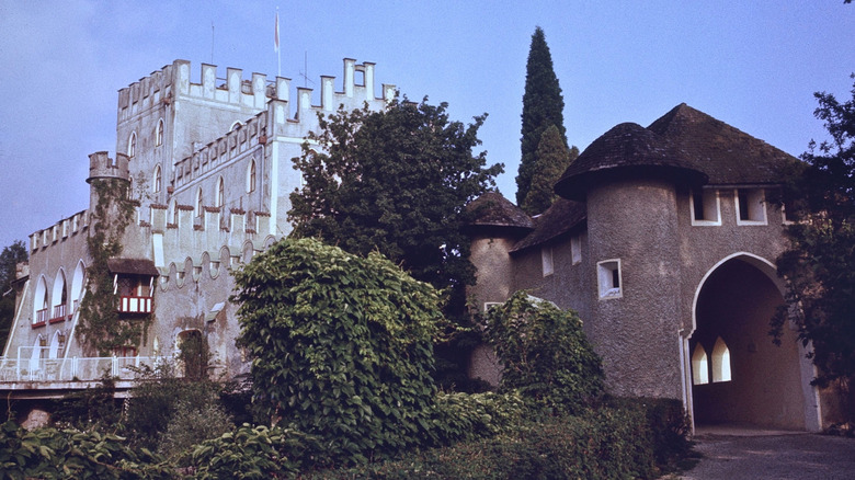 main entry area of Castle Itter with vegetation and blue skies