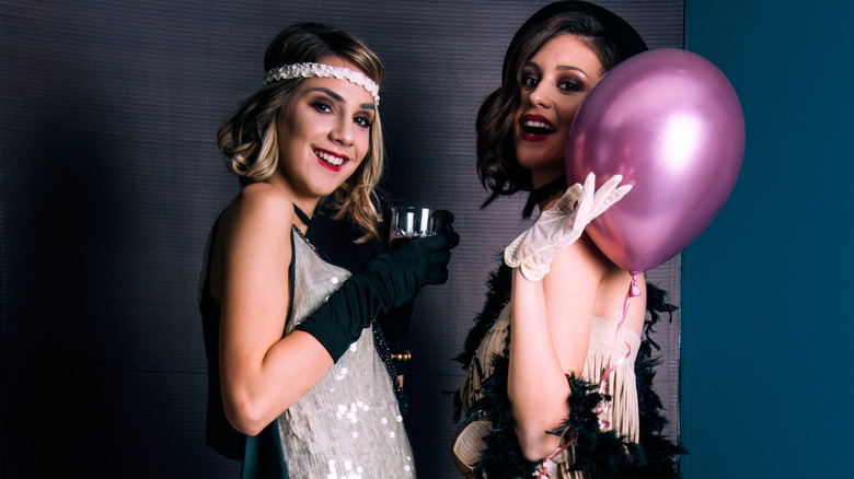 1920s flapper girls