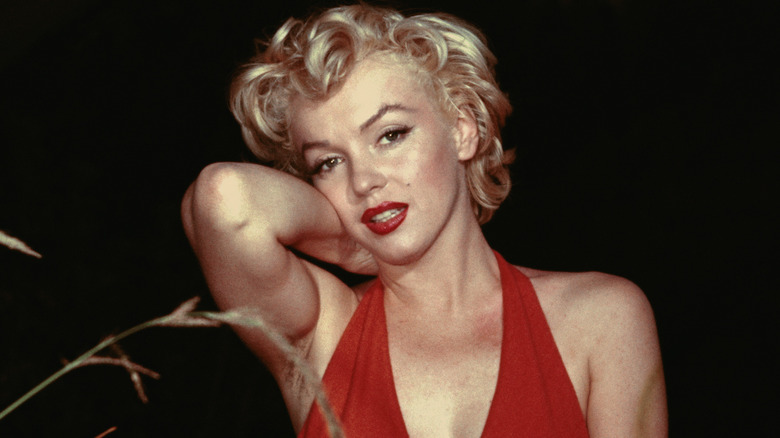 Marilyn Monroe posing