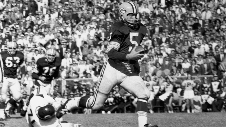 Paul Hornung running with ball