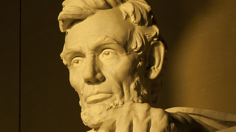 Abraham Lincoln statue