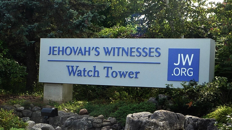 Jehovah's Witnesses signage in Canada