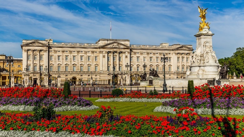 Buckingham Palace and flower garden