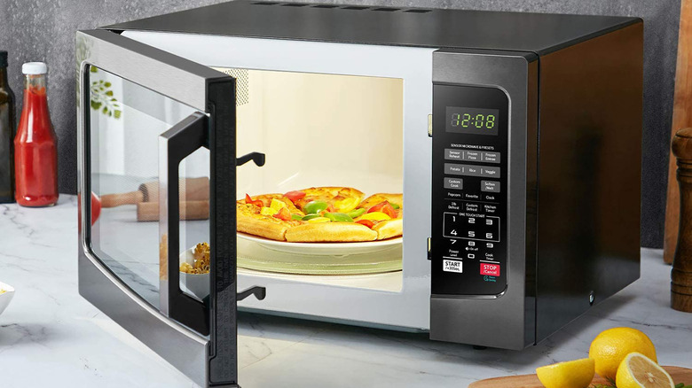 Who Invented the Microwave, And How It Was Invented by Accident