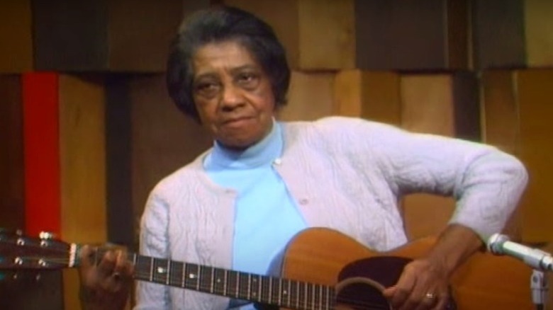 Elizabeth Cotten plays guitar, 1969