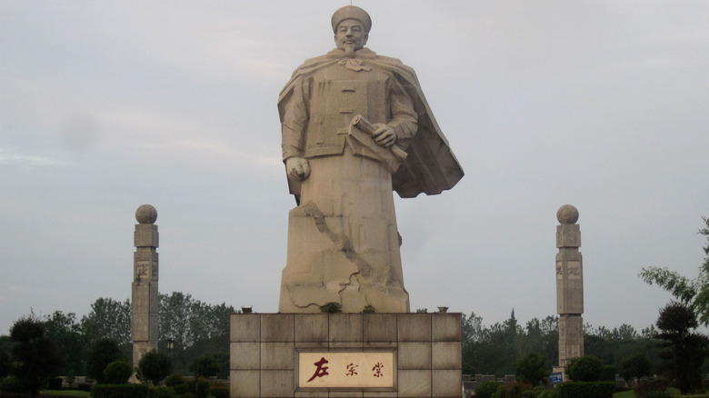 Statue of Zuo Zongtang.