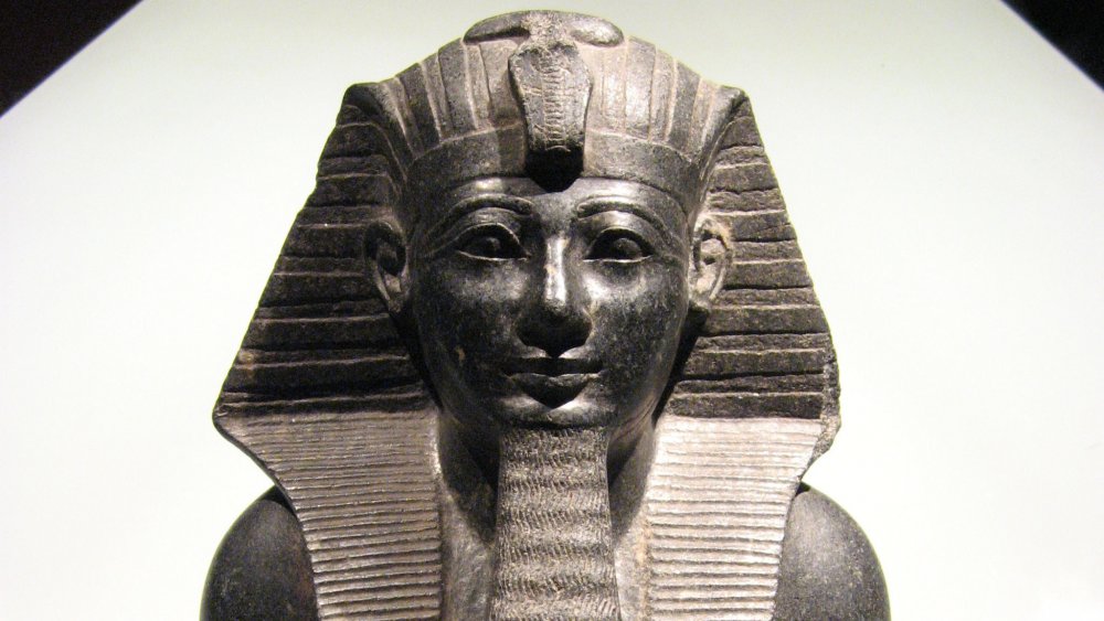 Tuthmosis III statue