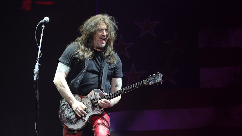 Dave Sabo playing guitar