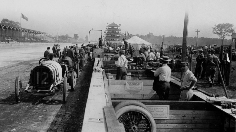People preparing for 1911 Indy 500