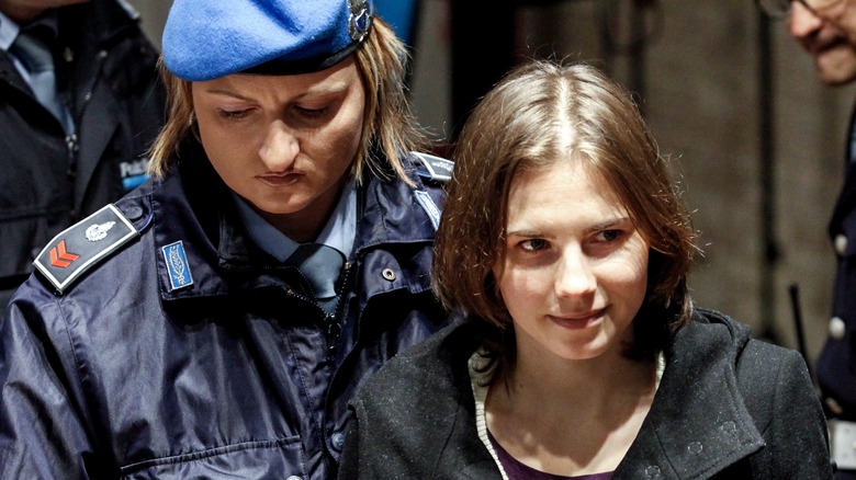 Amanda Knox escorted by officer