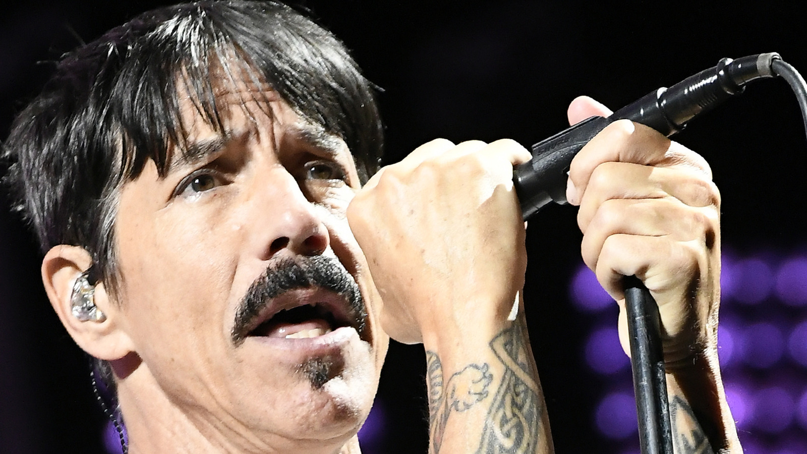 Why Anthony Kiedis Didn’t Like The Red Hot Chili Peppers Opening Up For The Rolling Stones – Grunge