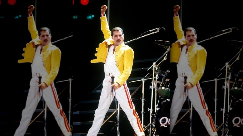 freddie mercury performing