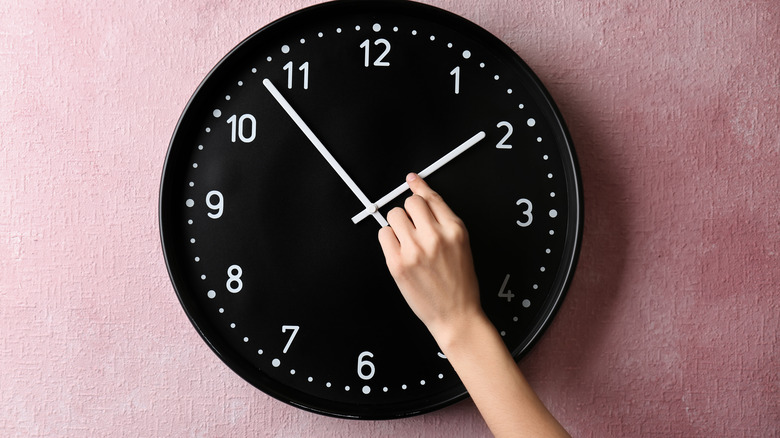 moving clock time with hand