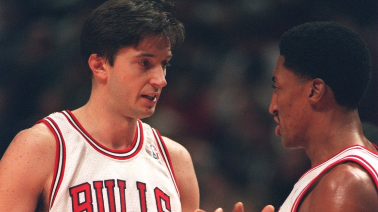 Toni Kukoc and Scottie Pippen talking