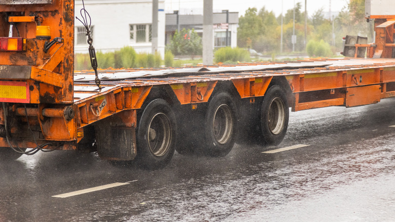 Mud flaps preventing water splashes on a trailer