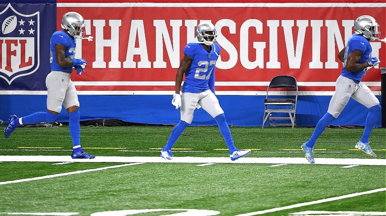 Lions run past Thanksgiving banner