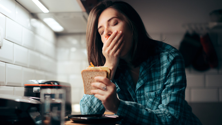 Why Do We Get Snack Cravings Late At Night?