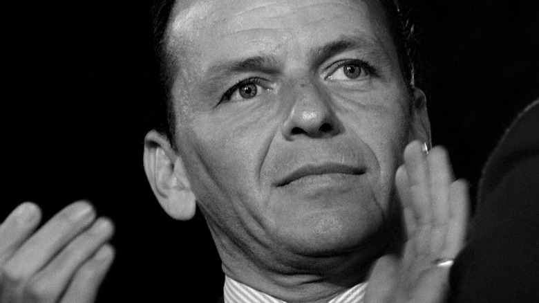 Frank Sinatra clapping