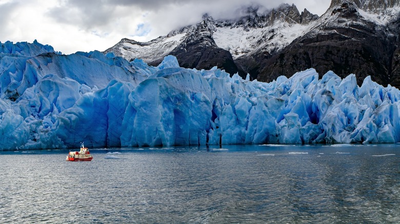 Photo of massive glacier at sea 