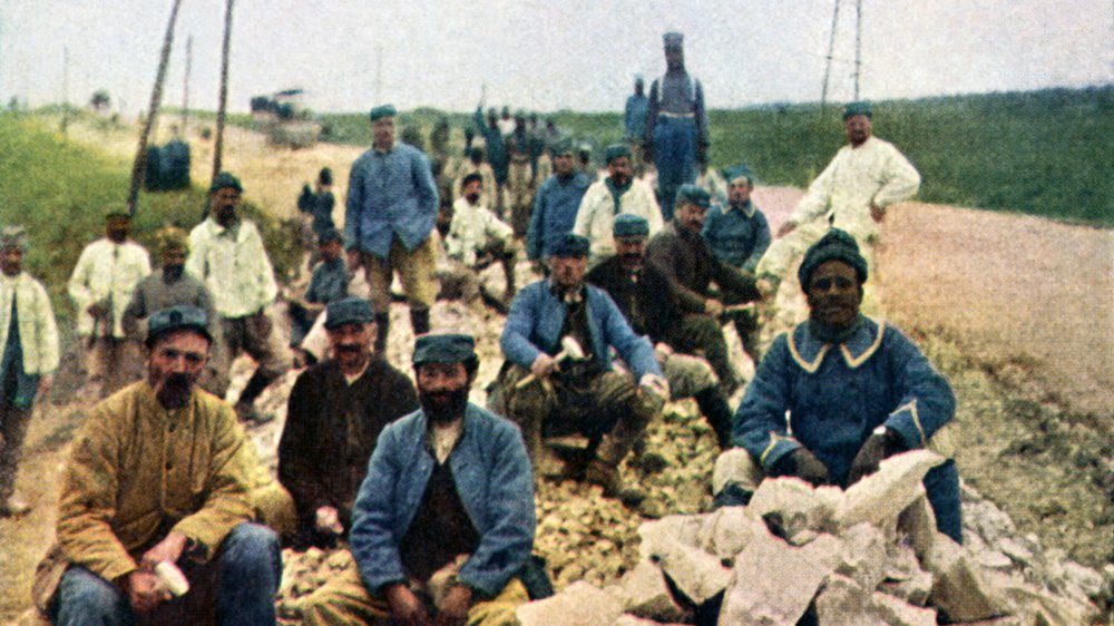 Colorized image of men at Verdun, WW1