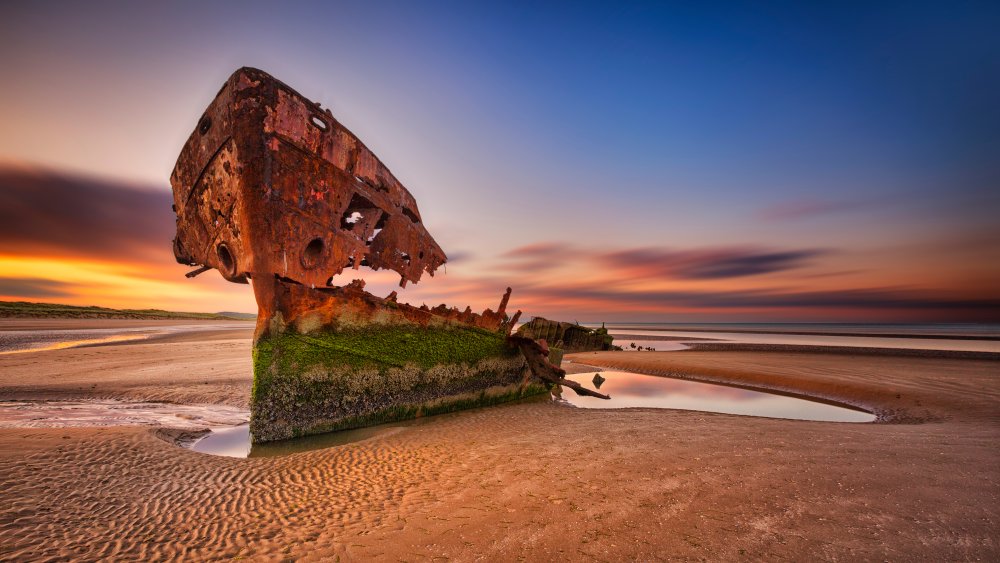 A shipwrecked boat