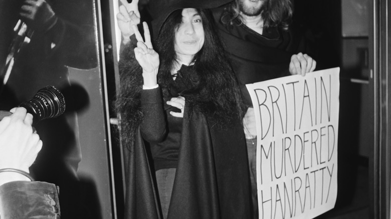 Yoko Ono with Hanratty sign