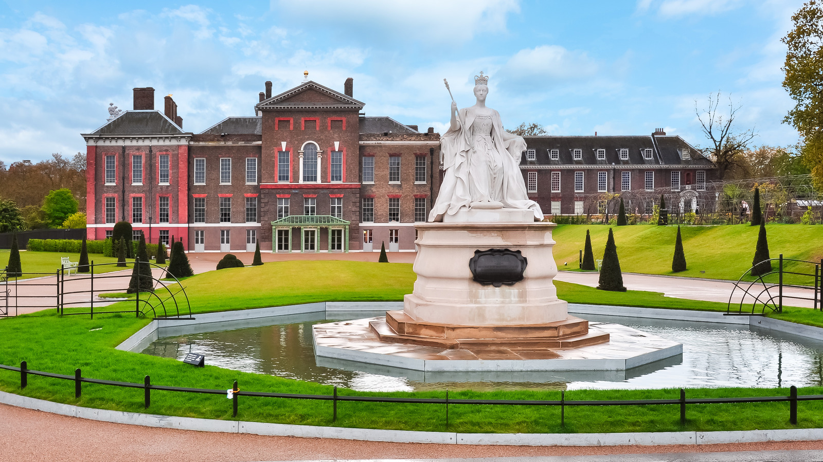 Why Kensington Palace Is Rumored To Be Haunted