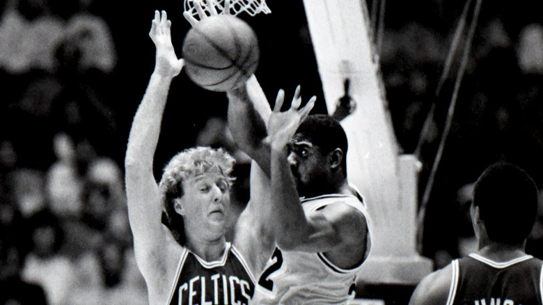 Magic Johnson blocking Larry Bird 