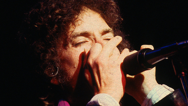 bob dylan playing harmonica