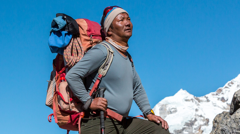 Sherpa porter, Nepal