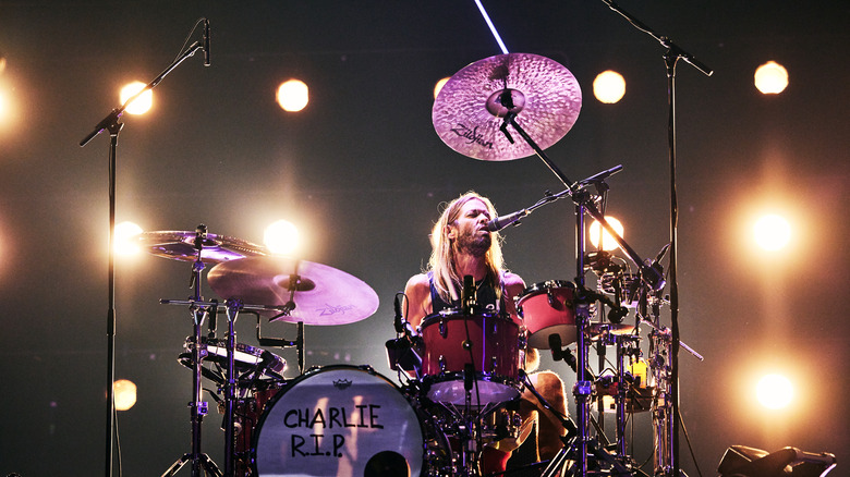 Taylor Hawkins playing drums