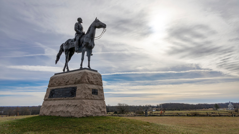 statue of general meade at gettysburg