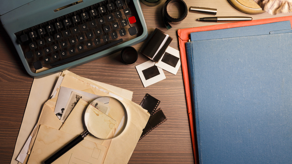 Investigator's desk