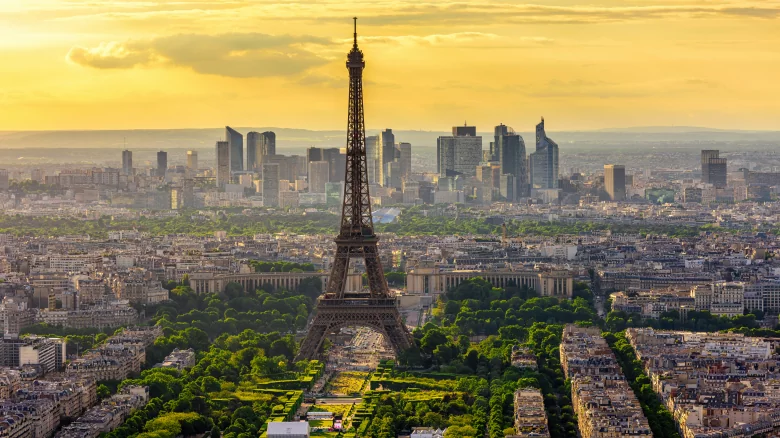why-the-eiffel-tower-was-originally-built-1611333936.webp
