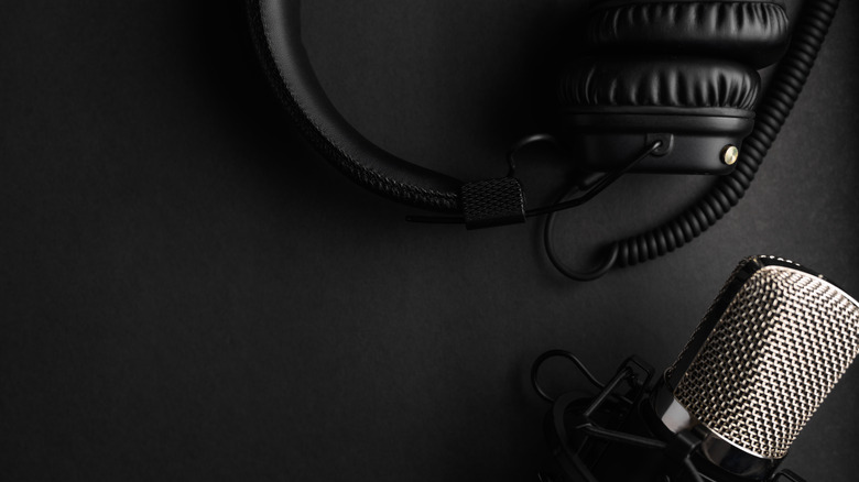Radio microphone and headphones