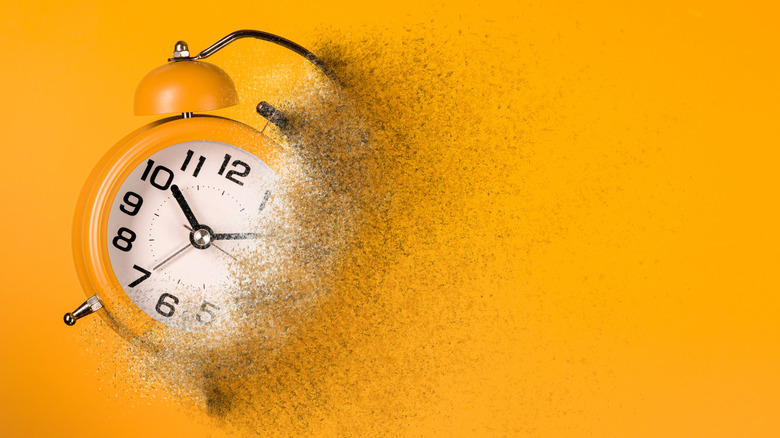 Disintegrating clock