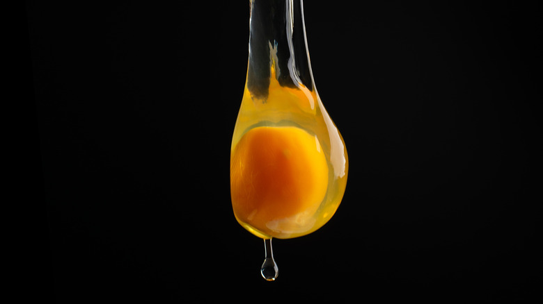 Falling yolk