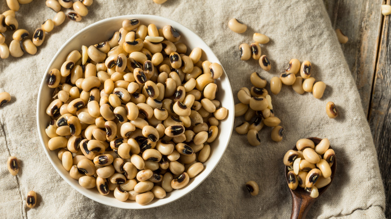 a bowl of black eyed peas
