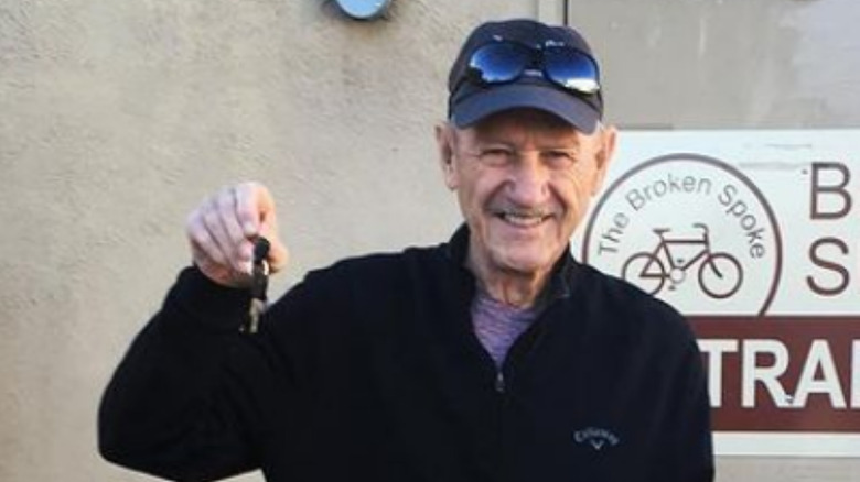 Gene Hackman at Sante Fe bike shop 