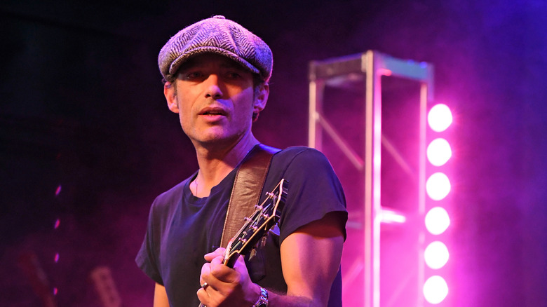 Jakob Dylan onstage