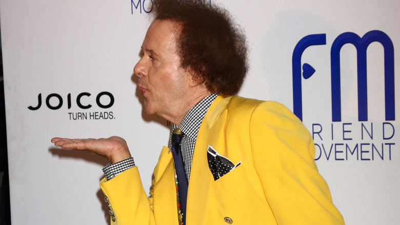 richard simmons posing at an event