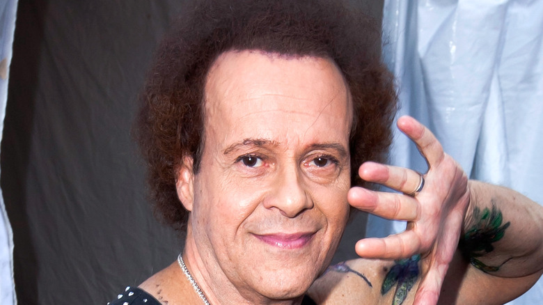 richard simmons posing at an event