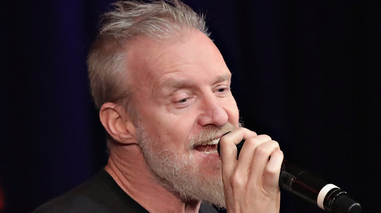 Chris Barron singing