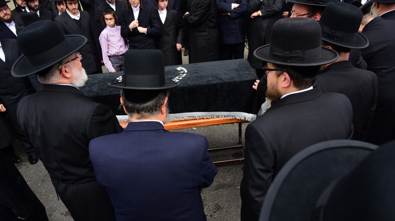 Еврейские похороны в Бруклине